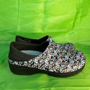 Triple Comfort Crocs, Blue, Size W5